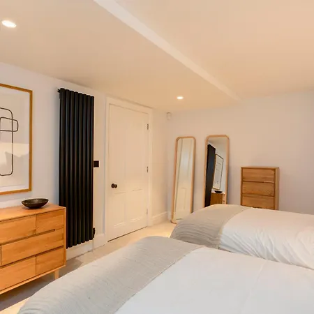 Kist Accommodates - The Stray Nook