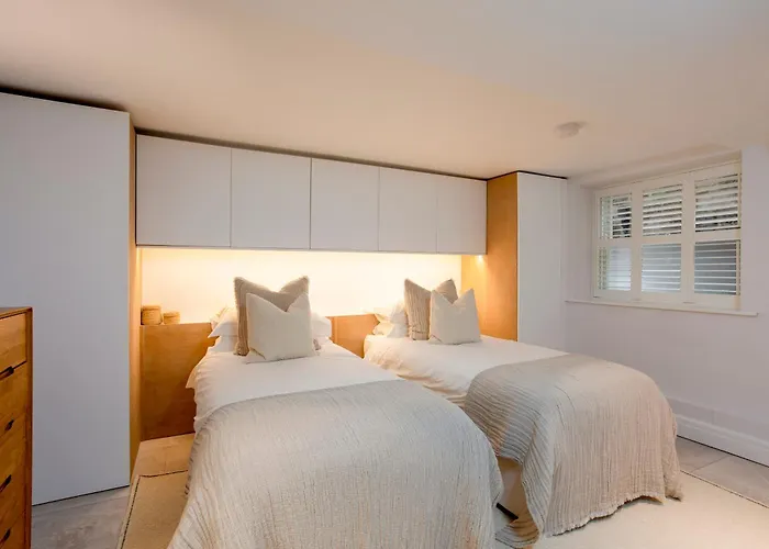 Kist Accommodates - The Stray Nook