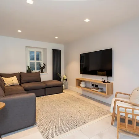 Kist Accommodates - The Stray Nook *