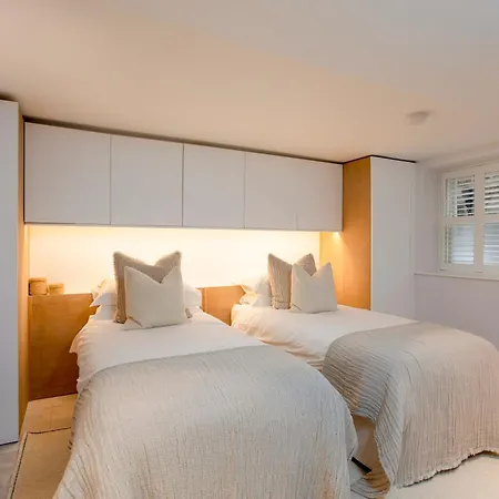 Kist Accommodates - The Stray Nook