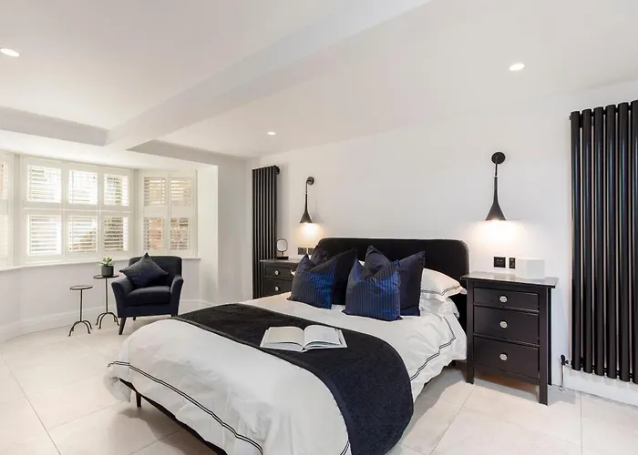 Kist Accommodates - The Stray Nook Apartment