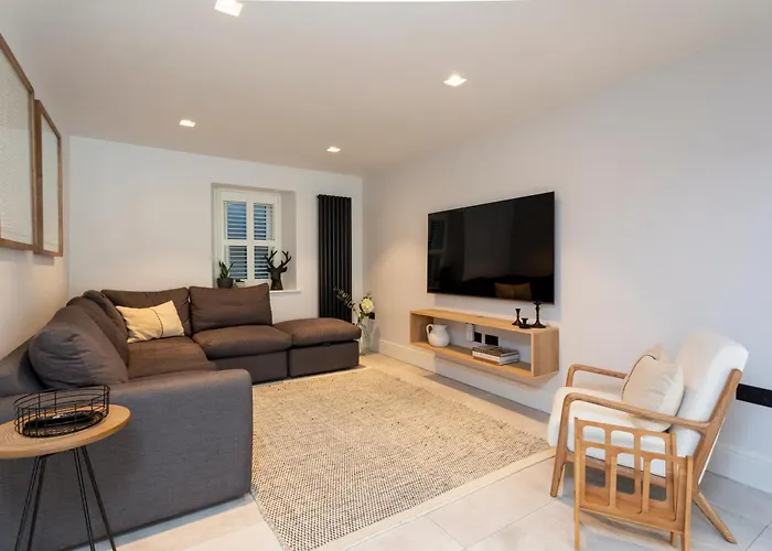 Kist Accommodates - The Stray Nook *