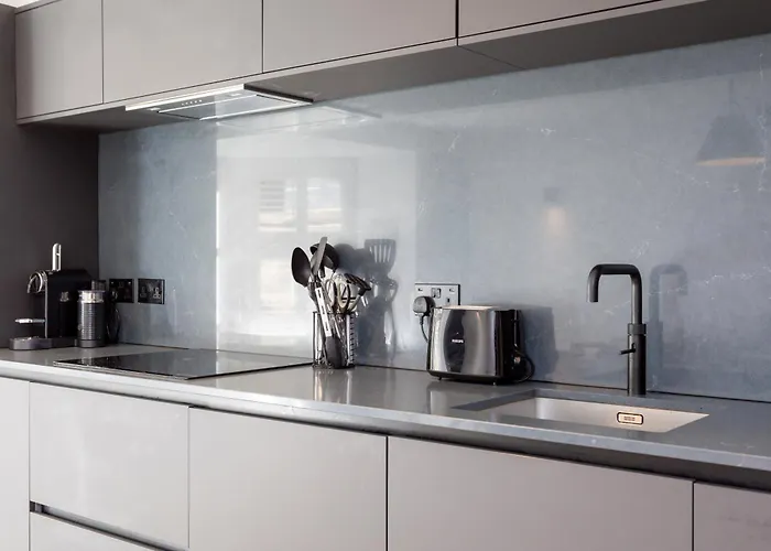 Kist Accommodates - The Stray Nook Apartment *