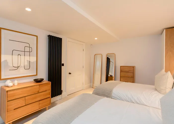 Kist Accommodates - The Stray Nook